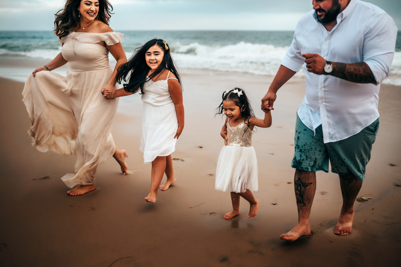 Spokane Family Photographer, family walking on the beach