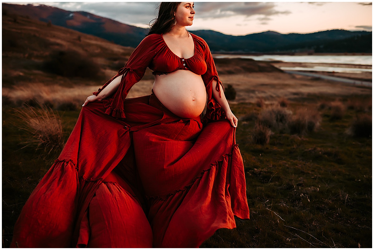 Kylees maternity session photos taken by Spokane photographer Jade Averill Photography